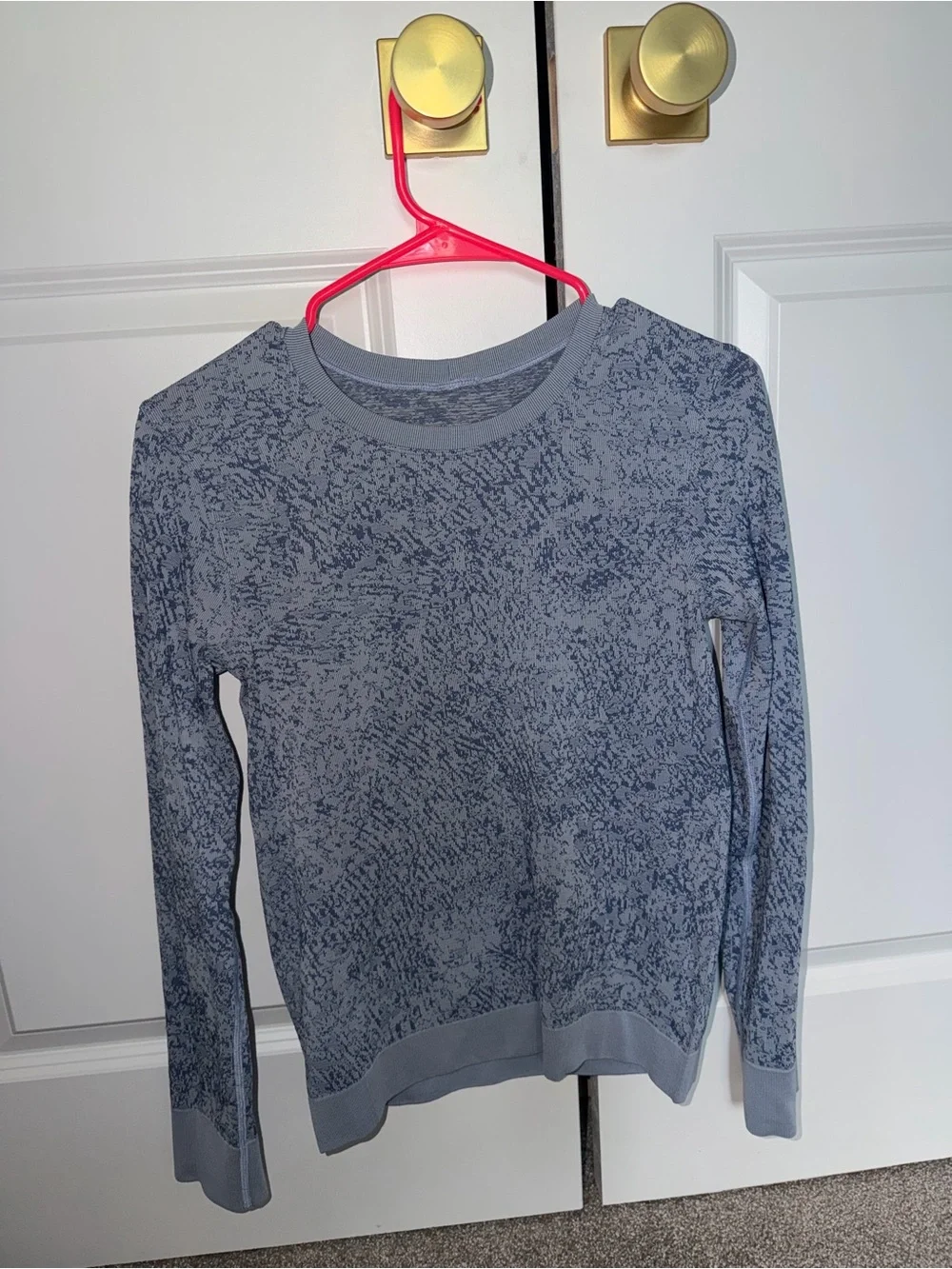 lululemon athletica light blue patterned crewneck